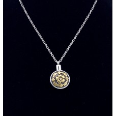 Kegyeleti ékszer kerek aranyozott virág mintával Kegyeleti ékszer kerek aranyozott virág mintával