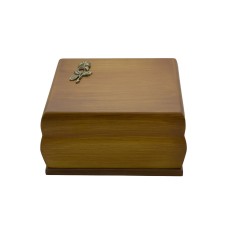 Urna fa Budapest rózsa fémrátéttel natúr színben Urna fa Budapest rózsa fémrátéttel natúr színben