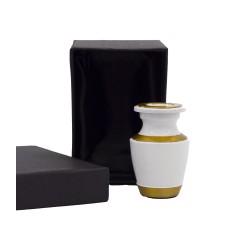 Ereklyetartó fém fehér arany övvel Ereklyetartó fém fehér arany övvel