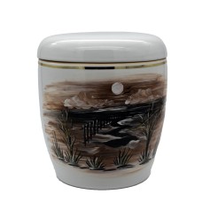 Urna kerámia kézzel festett tájkép mintával fehér színben Urna kerámia kézzel festett tájkép mintával fehér színben